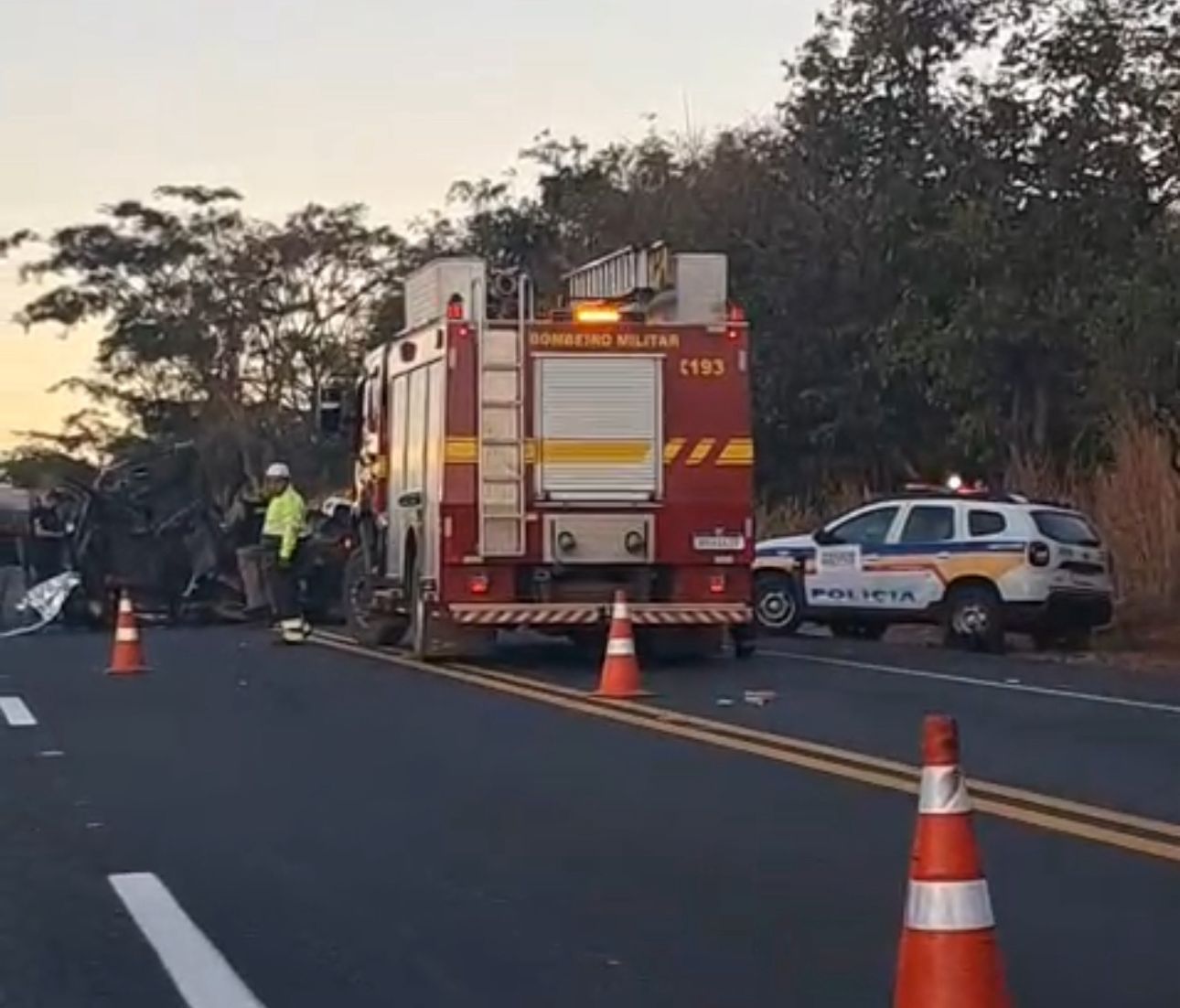 Colisão frontal na BR-135 em Buenópolis deixa dois mortos e um ferido