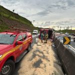 Pista da BR-040 é liberada após acidente com carreta de cerveja em Juiz de Fora