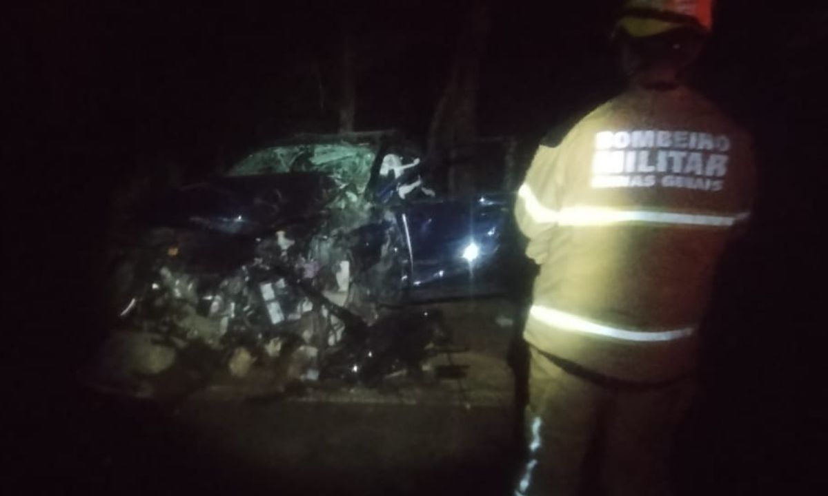 Motorista morre após capotamento na MG-133 em Tabuleiro (MG)