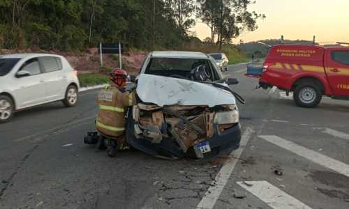 acidente colisao moto carro br-267 juiz de fora - divulgação_corpo de bombeiros