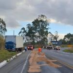 Acidente entre moto e caminhão na BR-265 deixa feridos no Campo das Vertentes