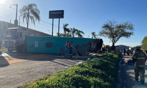 Acidente de onibus BR-040 juiz de fora - Joubertt Telles