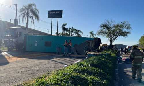 Acidente de onibus BR-040 juiz de fora - Joubertt Telles