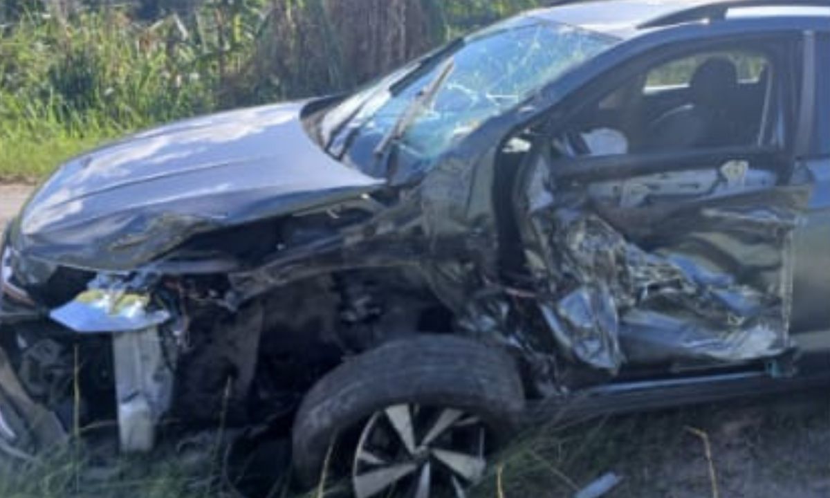 Quatro ficam feridos em acidente entre carros e caminhão na MG-133 em Piau (MG)