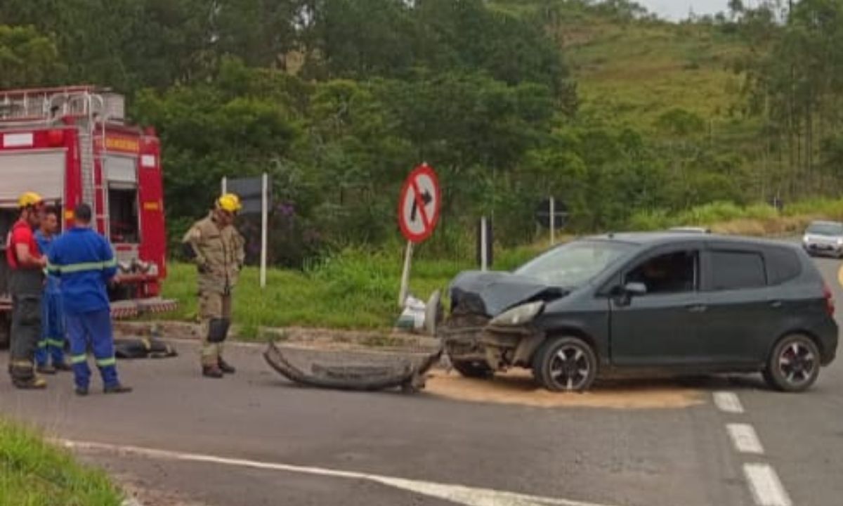 Acidente entre carro e caminhão deixa um ferido em Juiz de Fora
