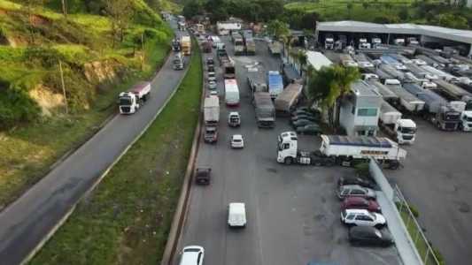 Acidente em São Gonçalo do Sapucaí deixa faixas interditadas no sentido Belo Horizonte e São Paulo
