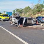 Duas pessoas ficam feridas após capotamento no km 435 da BR-135, em Engenheiro Navarro