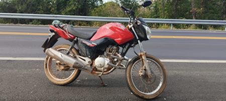 Motocicleta estava com situação irregular e foi removida para o pátio da PMRv