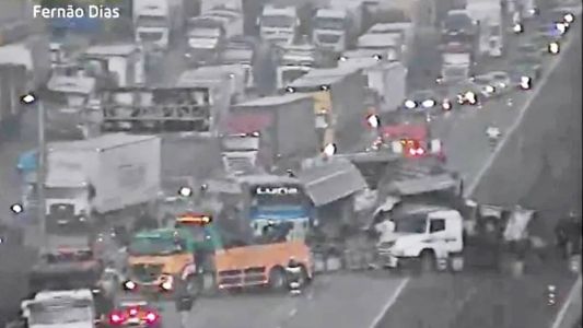 Acidente entre 7 veículos que gerou 31 km de engarrafamento na BR-381, em MG, deixa um morto