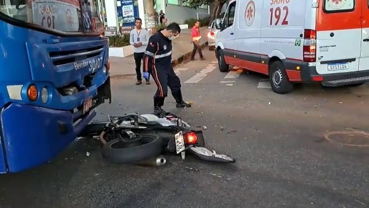 Motociclista fica ferido em batida com ônibus na região Oeste de BH
