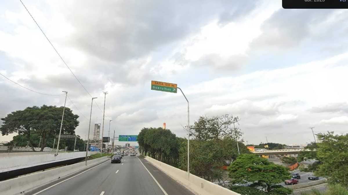 Acidente entre caminhões mata um e fere dois na Marginal Tietê 