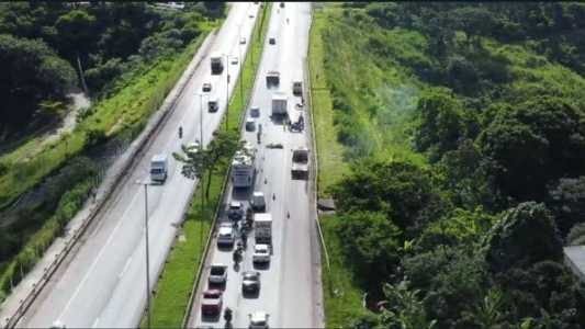 Acidente foi na chegada do Anel Rodoviário de Belo Horizonte, altura do Km 533, na manhã desta quarta-feira (18)