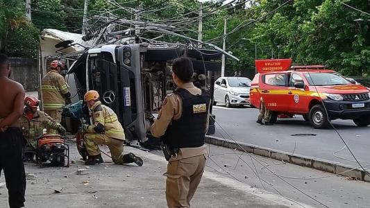 Acidente foi no bairro Santa Inês, região Leste da capital, na manhã deste sábado (11)