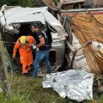 Motorista morre em grave acidente com caminhão carregado com soja em Minas