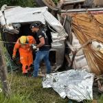 Motorista morre em grave acidente com caminhão carregado com soja em Minas