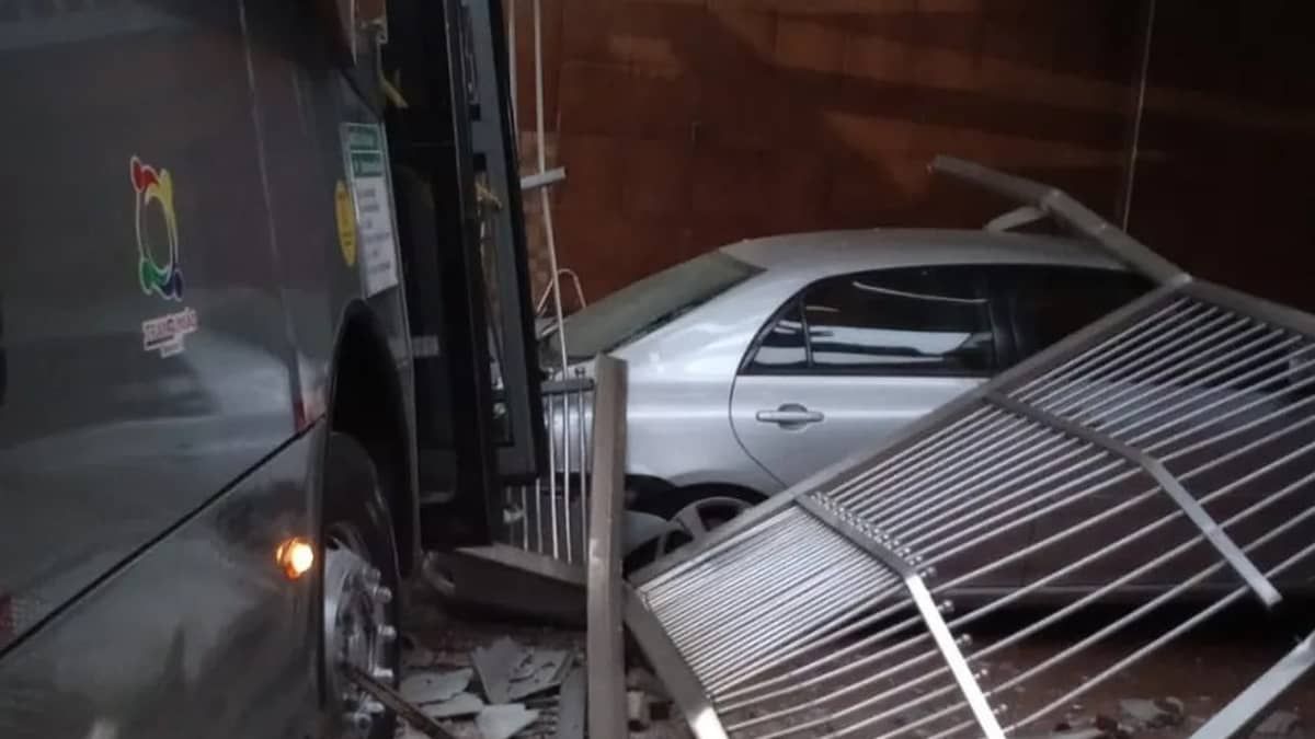 Motorista de ônibus morre após ter mal súbito e perder controle do veículo