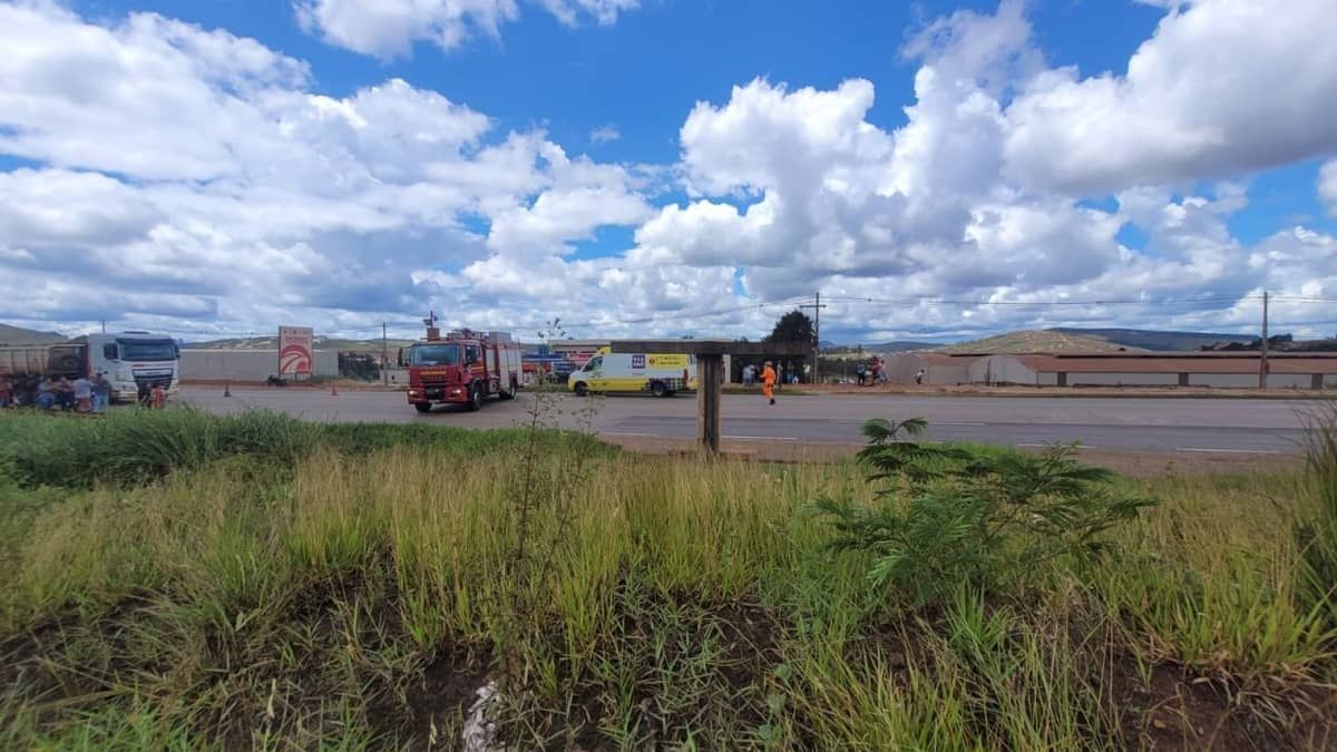 Roda de caminhão atinge quatro crianças na BR-040, em Nova Lima; morte é confirmada