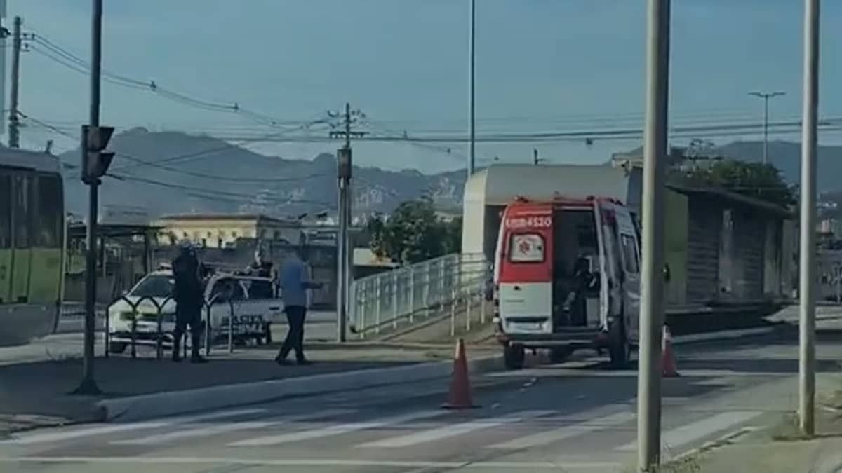 Passageira grávida fica ferida após motorista do Move frear para pedestre na Antônio Carlos em BH