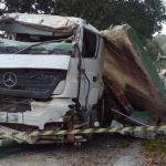 Mulher morre atropelada por caminhão carregado com pedras na BR-262; veja imagens  