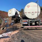 Três pessoas ficam feridas após acidente com caminhão-tanque na BR-251 em Fruta de Leite
