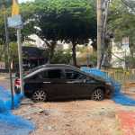 Motorista de Honda perde o controle, acerta poste e quase atinge sorveteria na Savassi