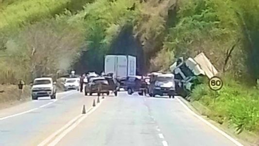 Acidente grave fecha trecho da BR-262