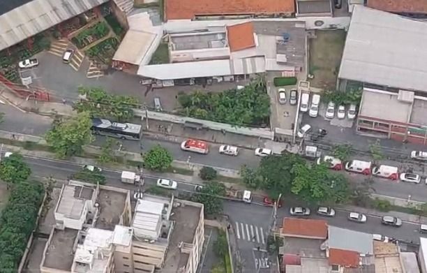 Vídeo: mulher de 60 anos morre atropelada por ônibus na avenida Silva Lobo