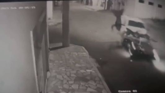 Acidente impressionante foi registrado por câmeras de segurança
