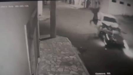 Acidente impressionante foi registrado por câmeras de segurança