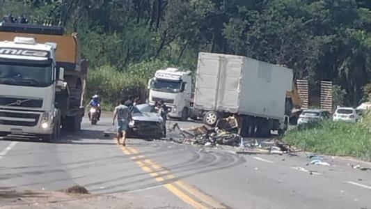 Acidente interdita a rodovia neste domingo (30)