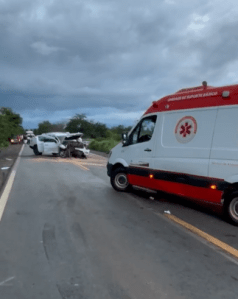 Equipes do SAMU e do Corpo de Bombeiros estiverem no local para socorro às vítimas