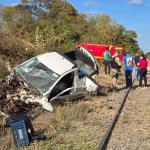 Colisão entre carro e trem, em Nova Porteirinha, deixa via férrea parcialmente interditada