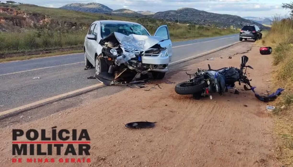 Motociclista morre após ser arremessado por 12 metros em acidente em MG