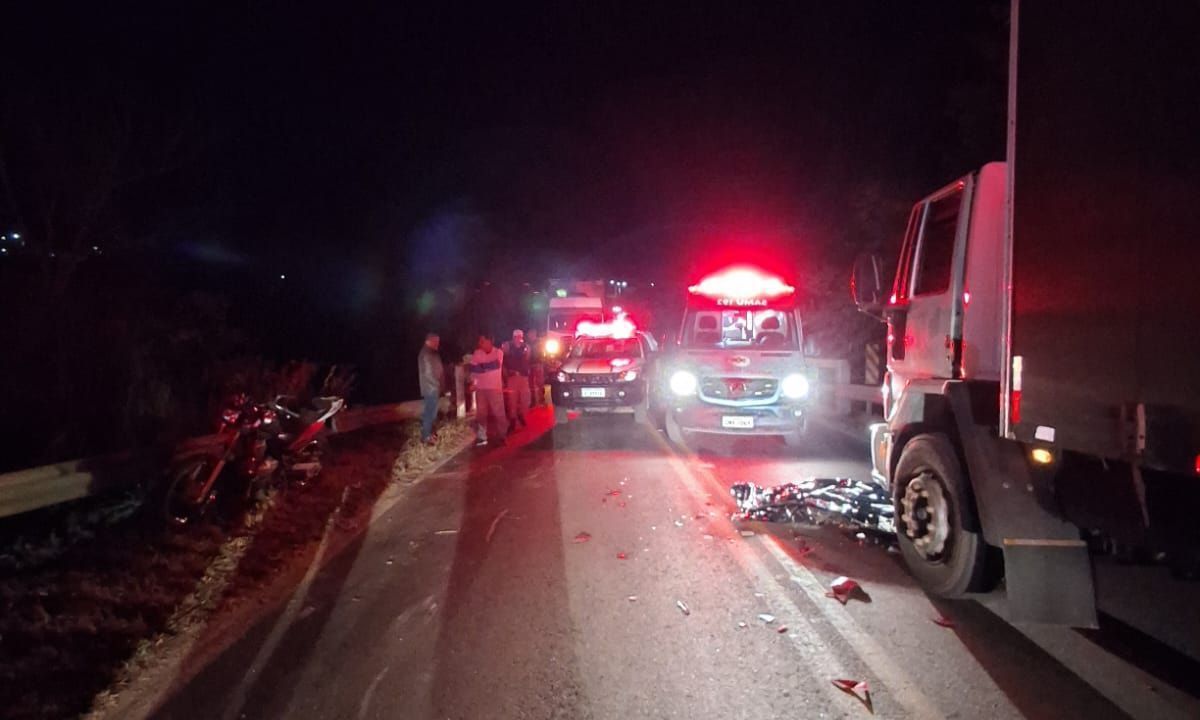 Motociclista morre e cavalo é sacrificado após acidente em São João del-Rei