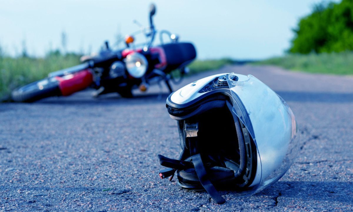 Motociclista tem crânio esmagado e morre em acidente envolvendo um caminhão em Contagem