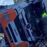 Motorista “nasce de novo” após carreta ficar destruída na Fernão Dias, no Sul de Minas