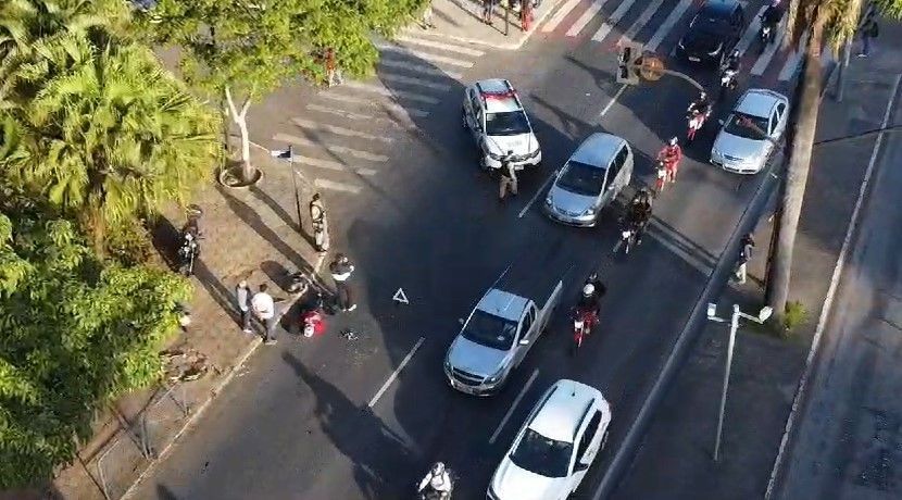 Acidente próximo a UFMG, na Pampulha, em BH, deixa trânsito travado nesta manhã (6)