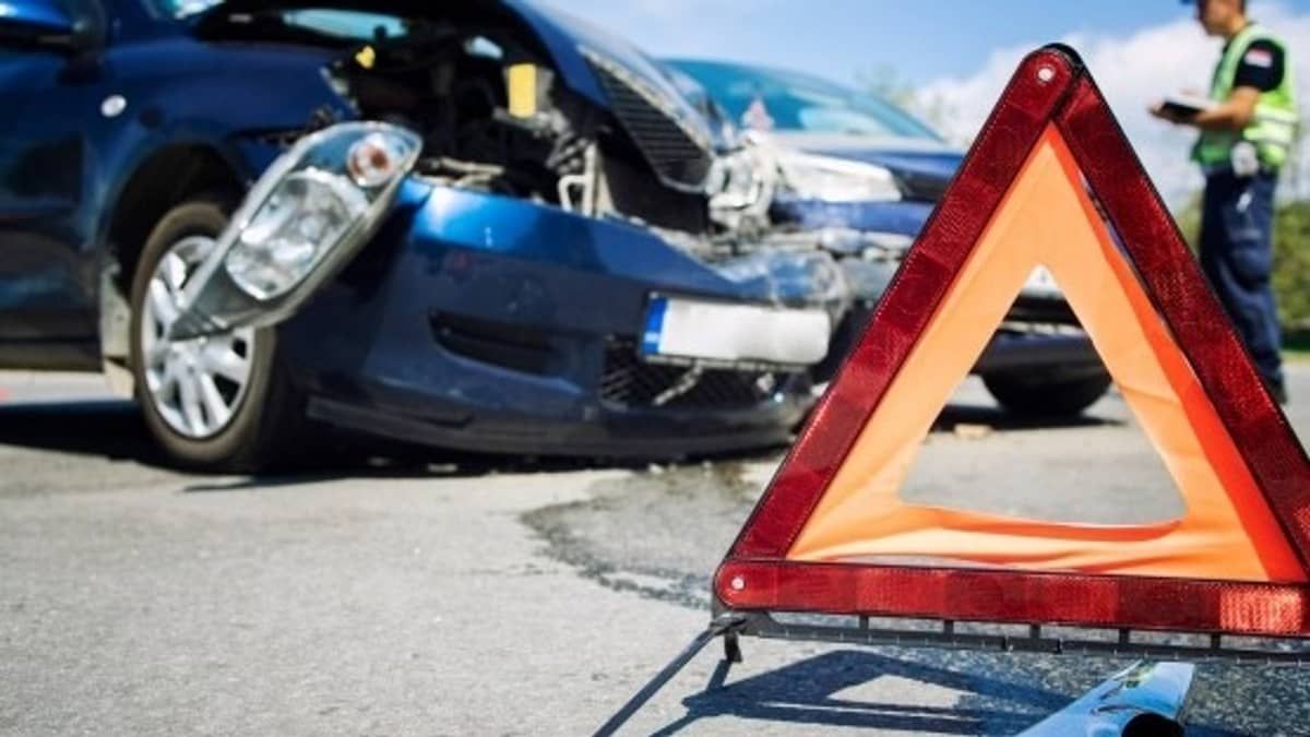 Motorista prensado por dois carros ganha indenização de R$ 50 mil  