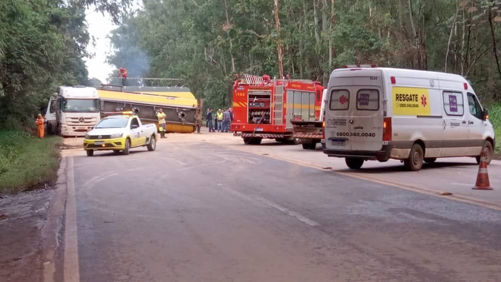 Chega a quase 10 horas a interdição total da BR-040, em Ouro Preto, após acidente com carreta