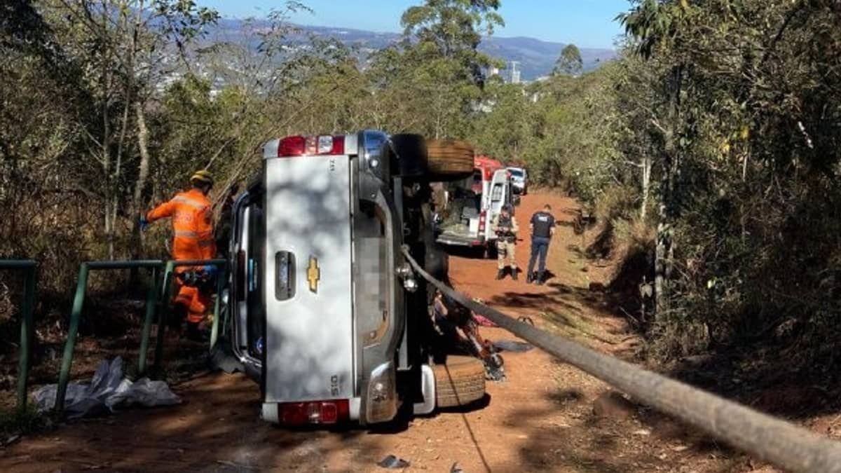 Carro capota no parque das Mangabeiras, em BH, e homem fica ferido 