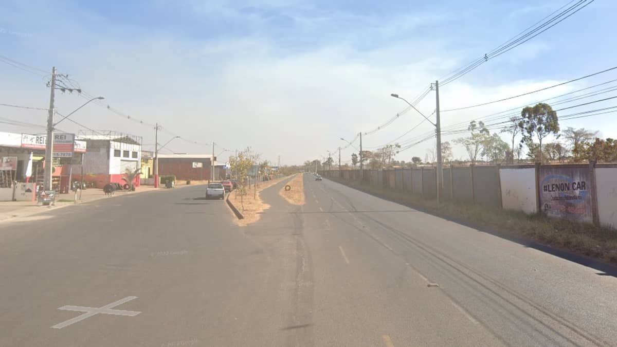 Acidente em Uberlândia tem morte, carro incendiado e briga generalizada com tiros