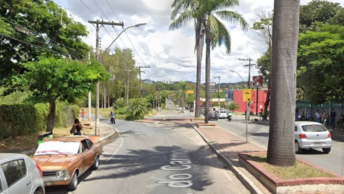 Mulher fica ferida após carros bateram de frente em Santa Luzia