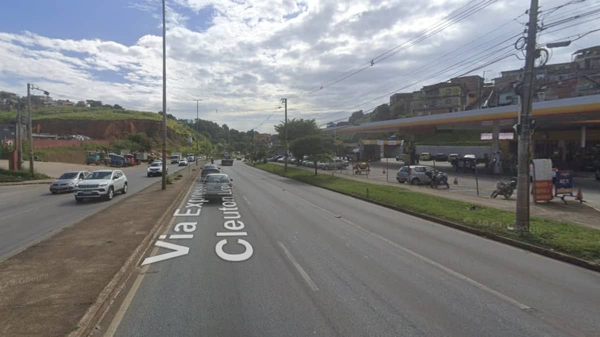 Carro capota e homem morre na Via Expressa em Contagem, na Grande BH 
