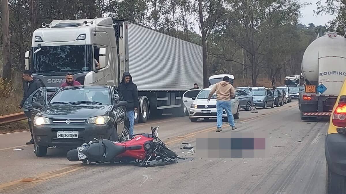Acidente grave com moto interdita parte da BR-040 em Nova Lima, Grande BH