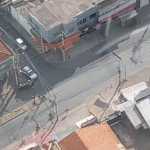 Carro capota na Padre Pedro Pinto em Venda Nova