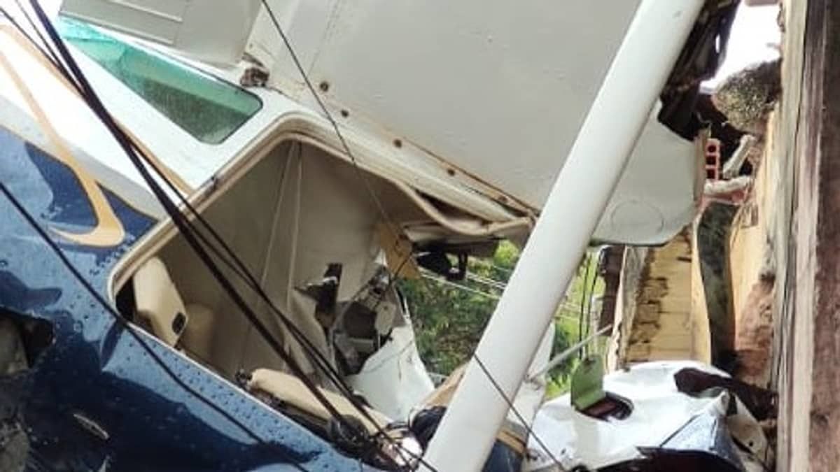 Técnicos do Cenipa chegam para fazer a perícia em avião que caiu em Belo Horizonte