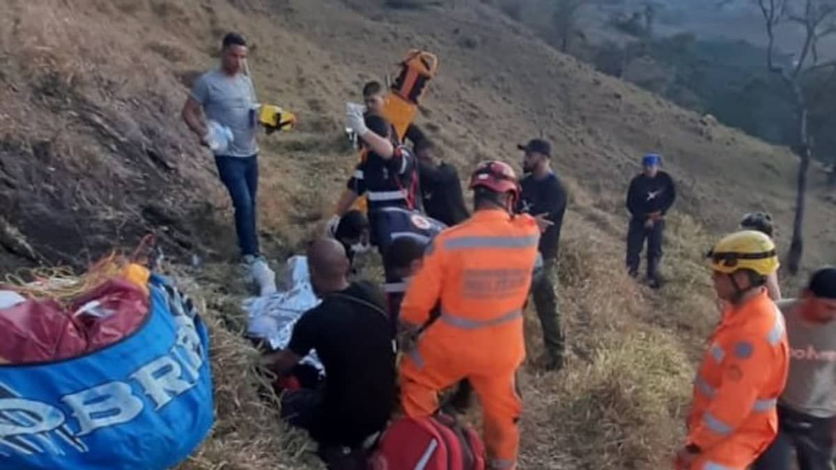 Praticante de paraglider sofre acidente em campeonato e é resgatado por bombeiros no Sul de Minas 