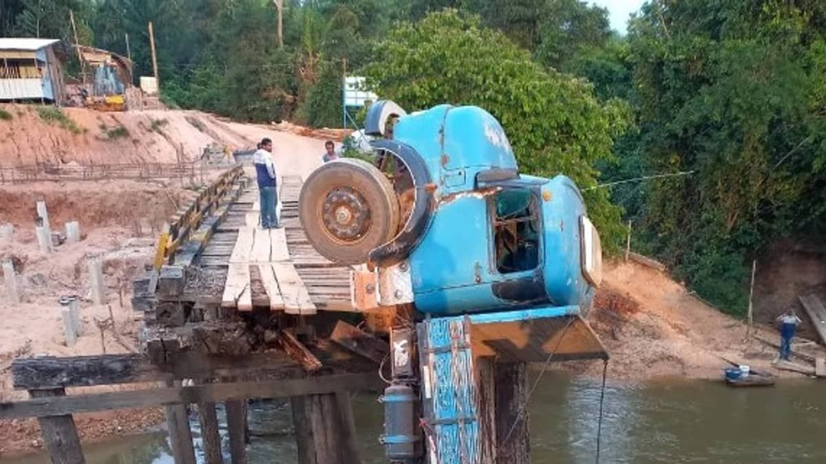 Vídeo: ponte cede e caminhão fica pendurado no Pará