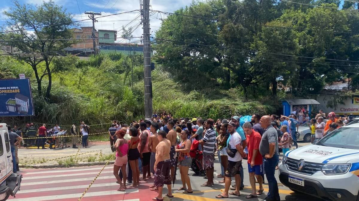 Vejas as imagens do acidente de van escolar com crianças que deixou dezenas de feridos em Santa Luzia