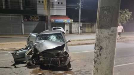 Acidente ocorreu por volta das 4h deste domingo